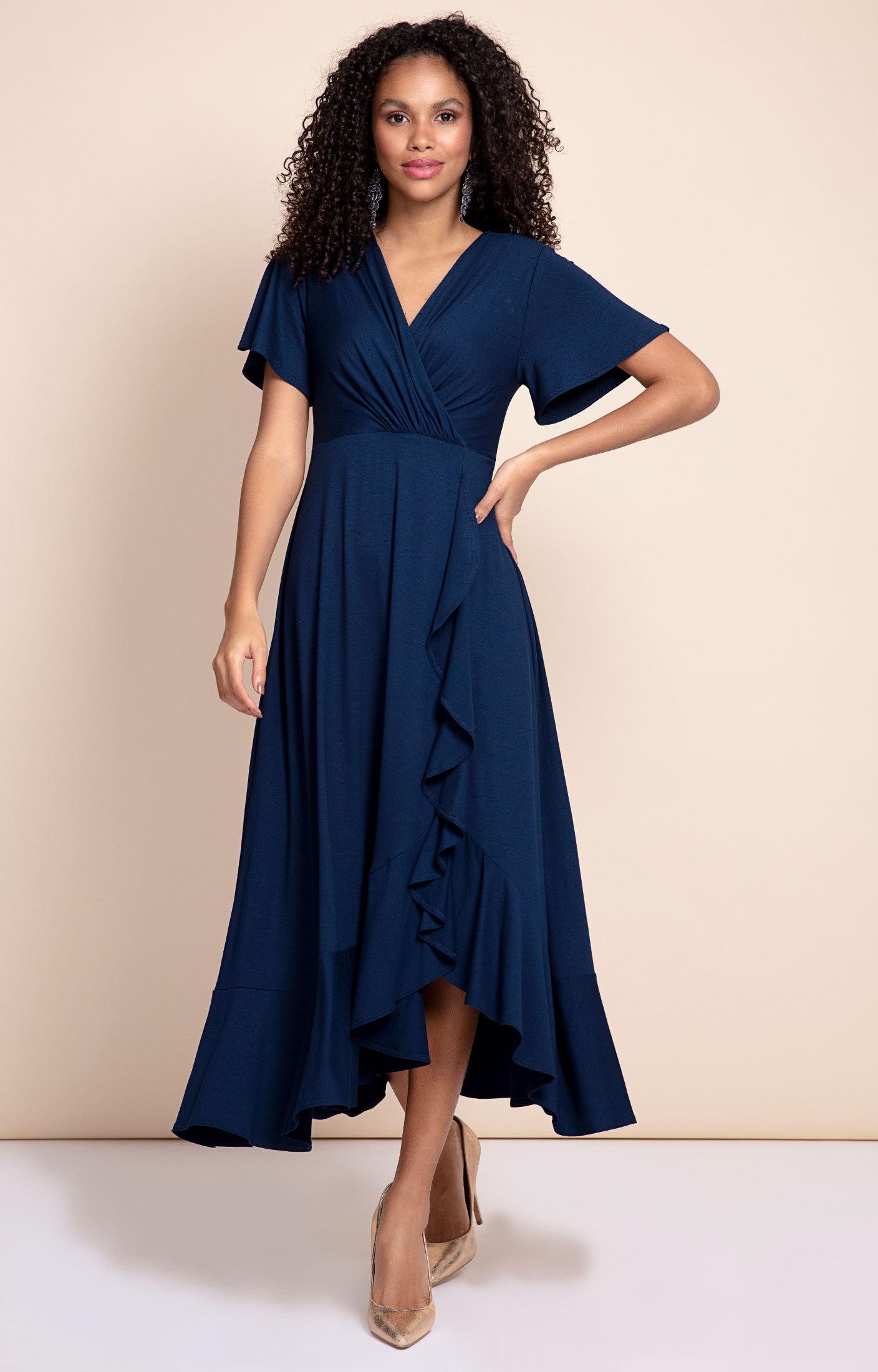 How To Accessorize A Navy Blue Dress For A Wedding